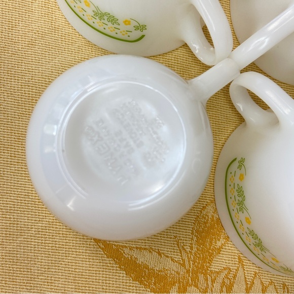 Vintage Pyrex Summer Impressions Cups with Corelle Saucers - 4 Sets - Picture 7 of 13